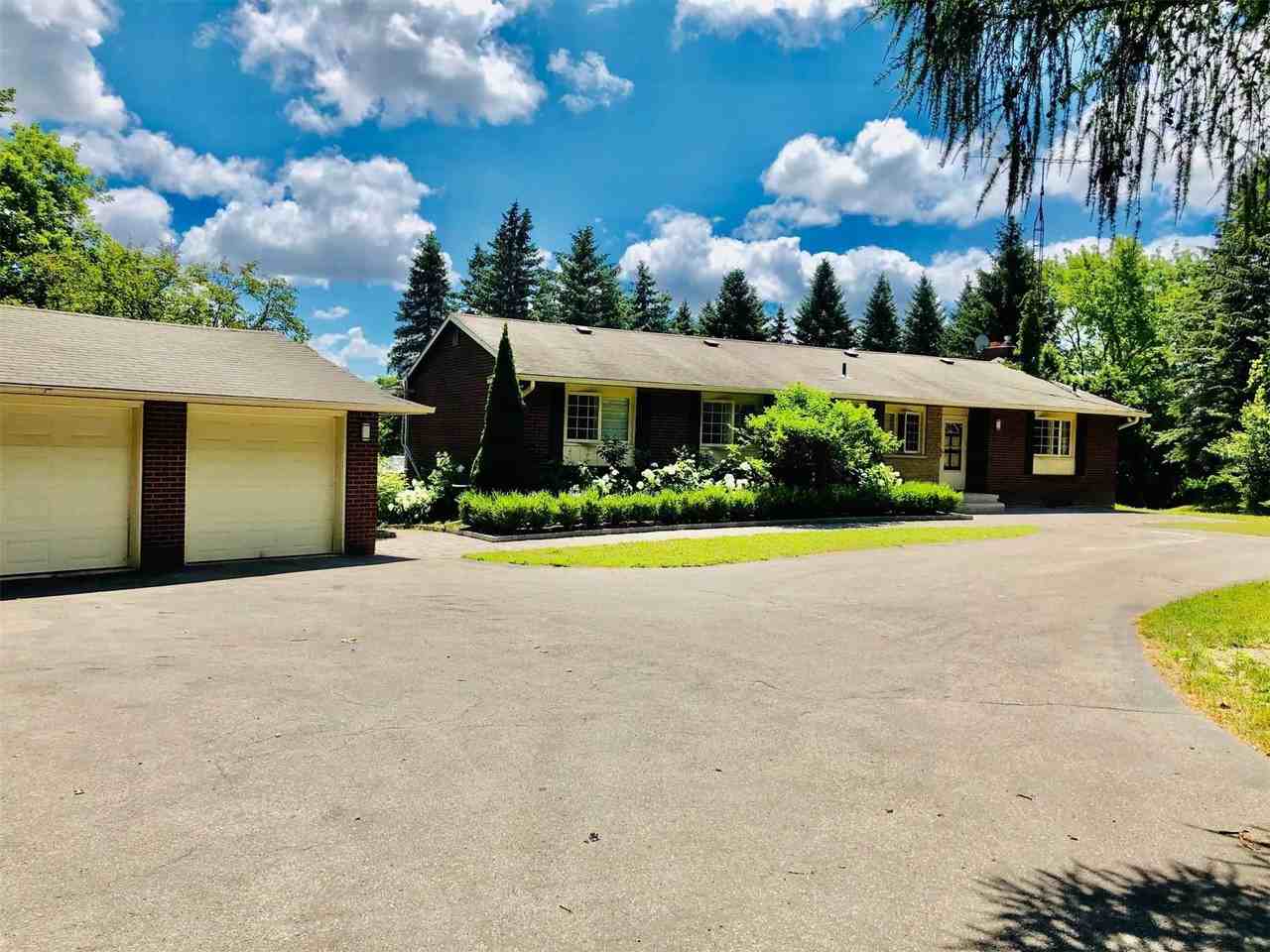 157 Hillcrest Drive - Photo 2 of 20