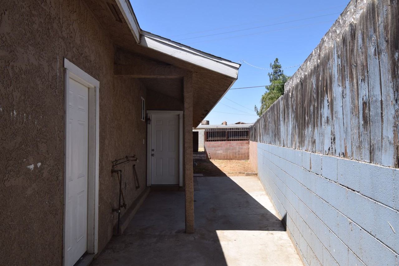 10391 Cypress Ave - Photo 3 of 19