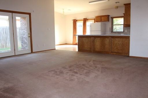 214 SE Heather Ln - Photo 3 of 17