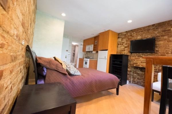 453 W 22nd St