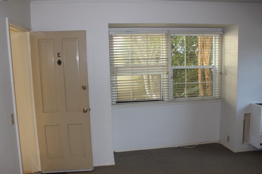 429 N Doheny Dr #E - Photo 2 of 8