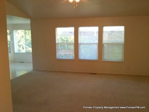 2569 Golfview Ave - Photo 3 of 20