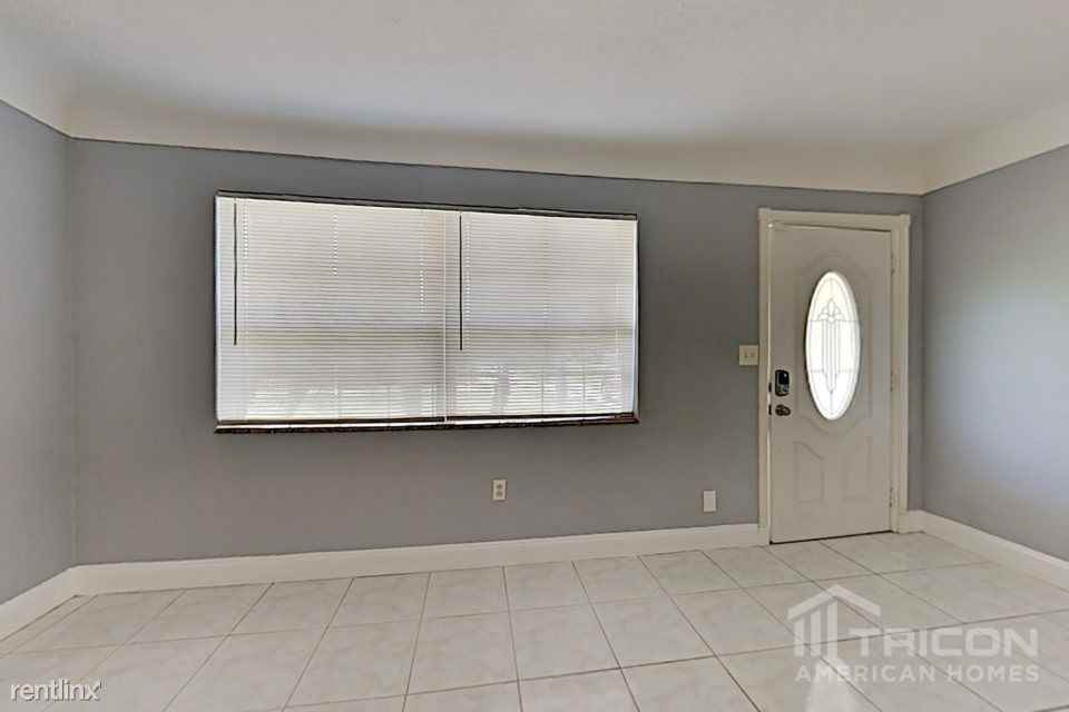 5913 48th Ave N - Photo 3 of 18