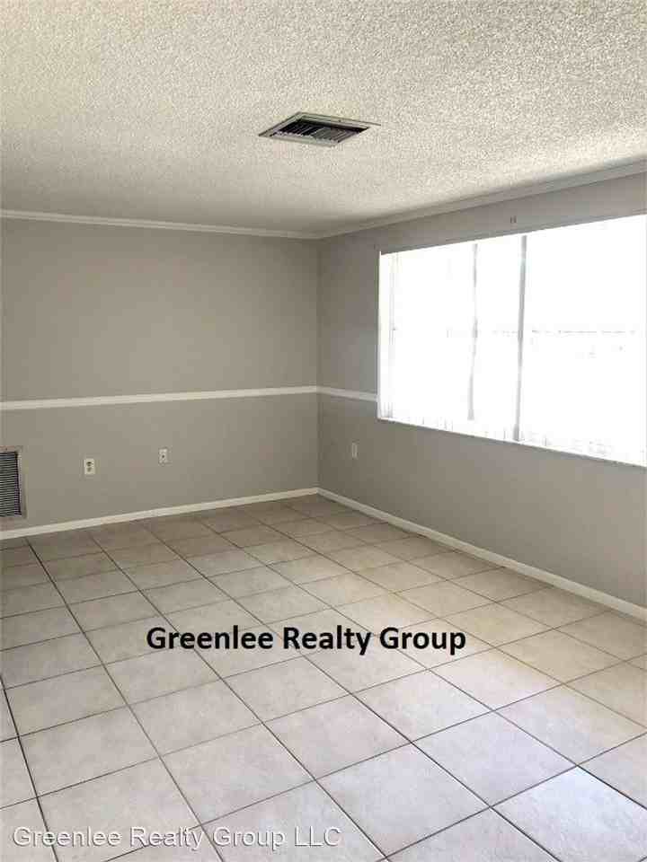 9200 Wood Dr - Photo 3 of 13