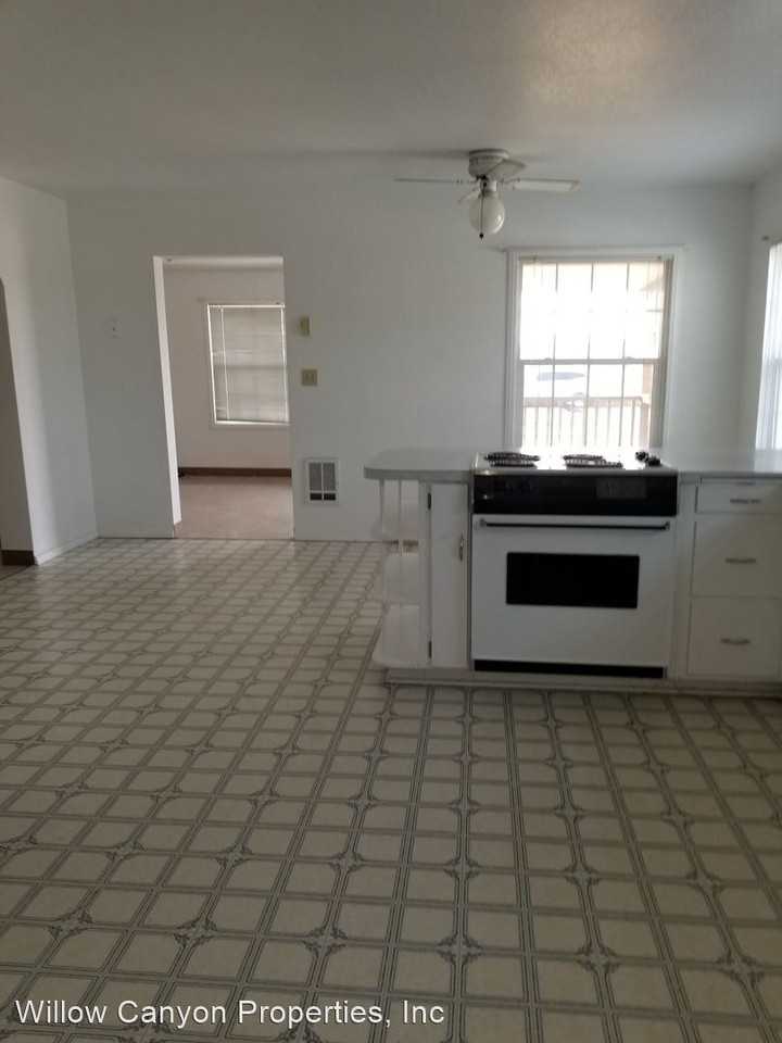 2660 Sw Culver Hwy - Photo 2 of 8