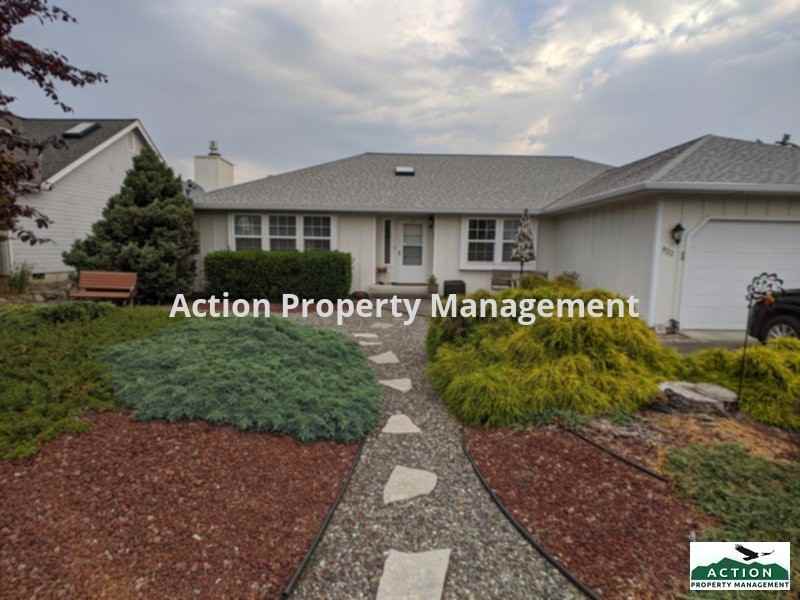 922 E Willow St - Photo 2 of 16