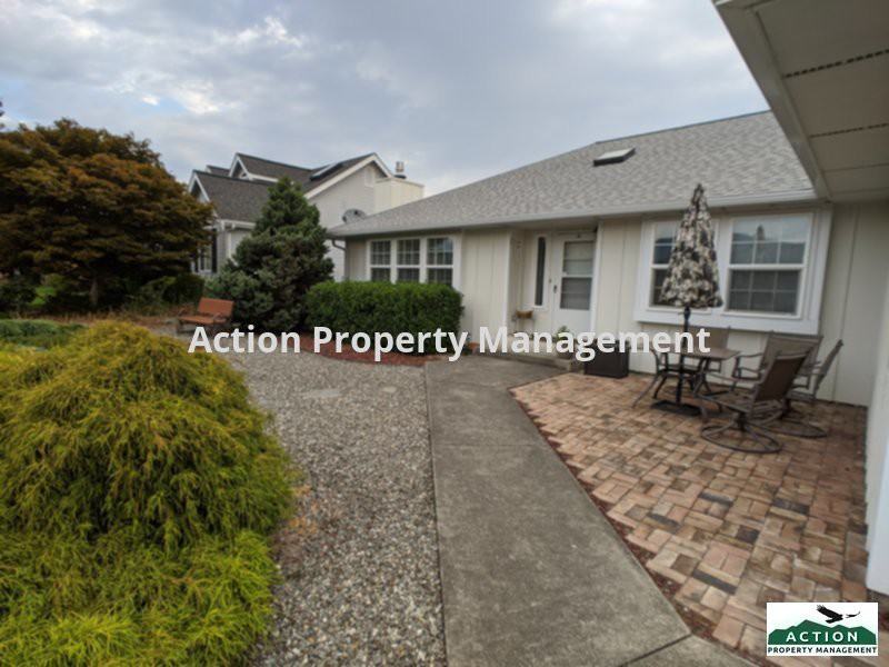 922 E Willow St - Photo 3 of 16