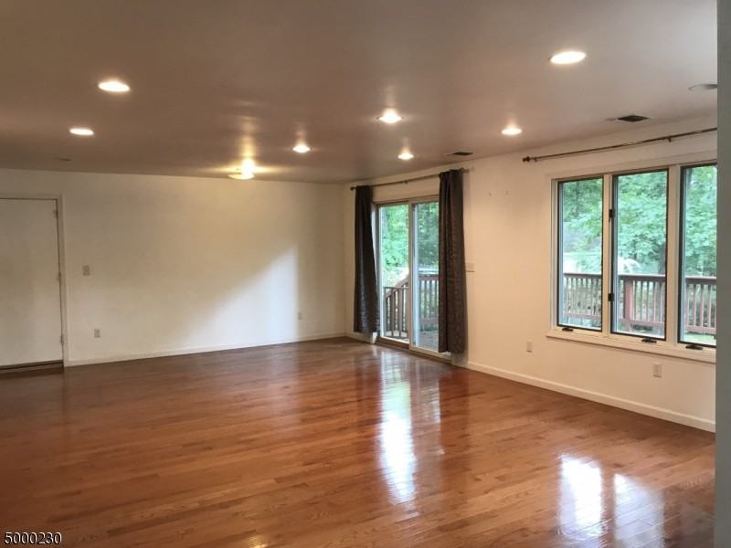 41 S Ashby Ave - Photo 2 of 24
