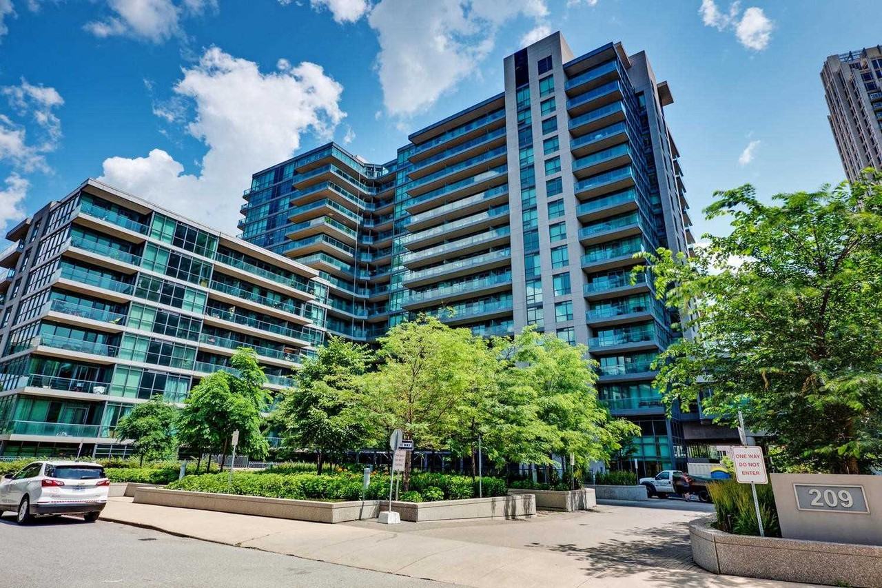 Bathurst St & Fort York Blvd 777, Toronto, ON M5V 4A1 2 Bedroom