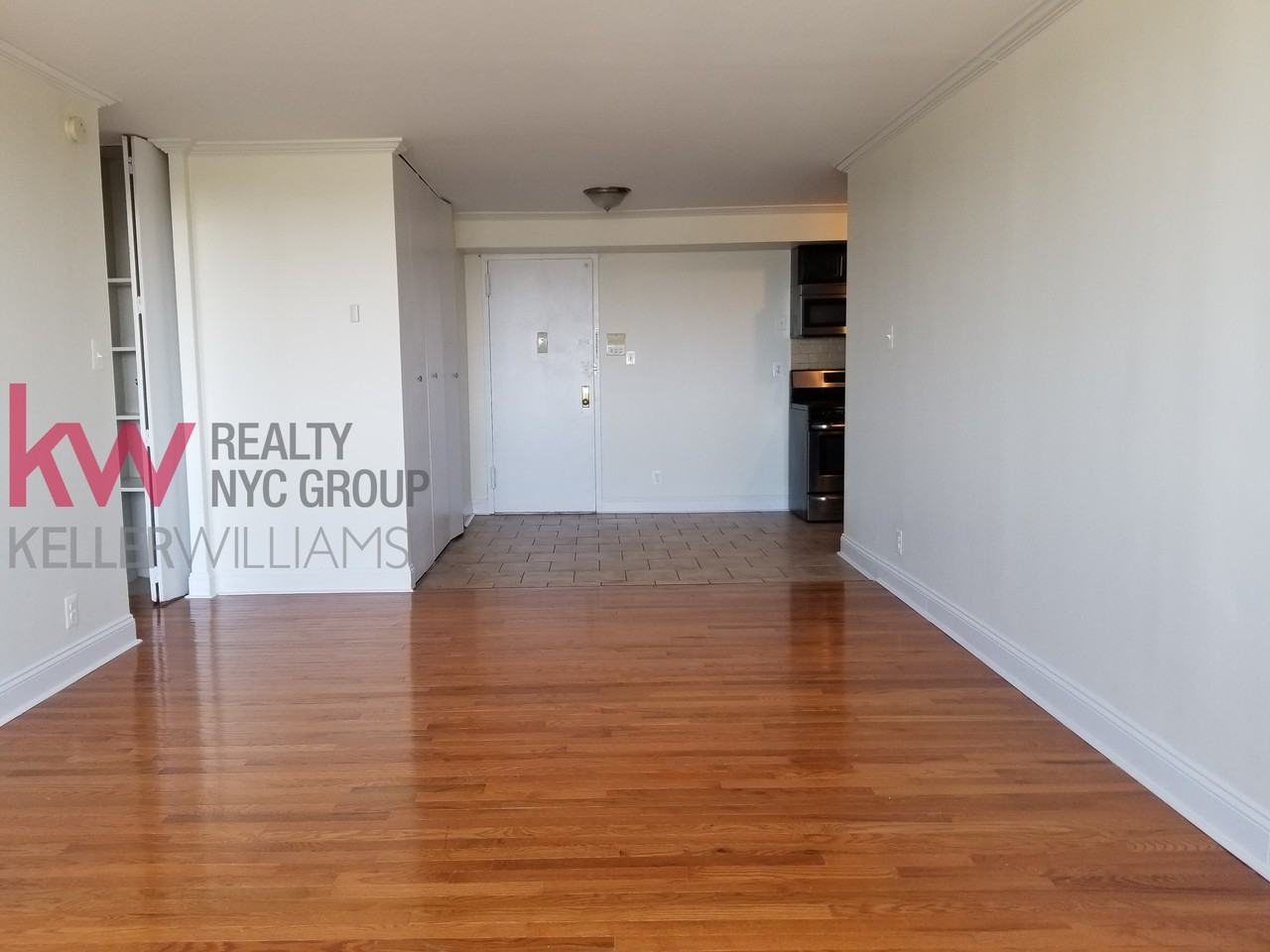 N 3rd Ave & E Sidney Ave, Mt Vernon, NY 10550, US #21P
