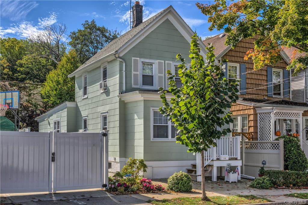 110 Ditmars St - Photo 2 of 18