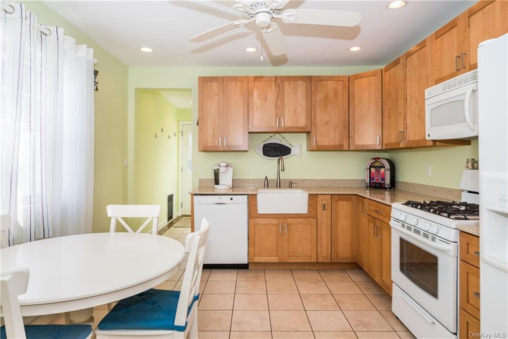 110 Ditmars St - Photo 3 of 18