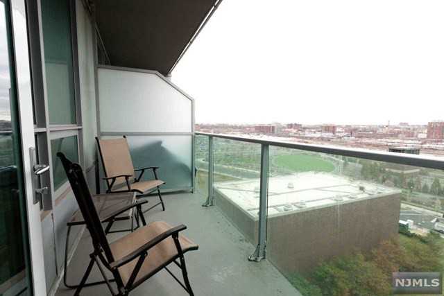 1 Shore Ln Apt 1106