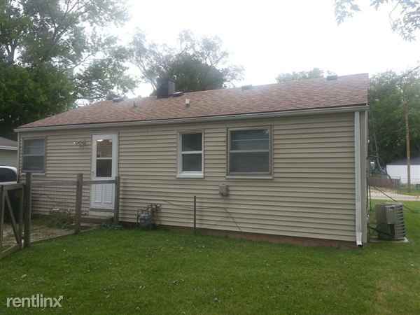 1318 Joyce Dr - Photo 2 of 9