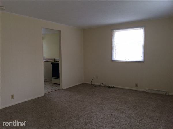 1318 Joyce Dr - Photo 3 of 9