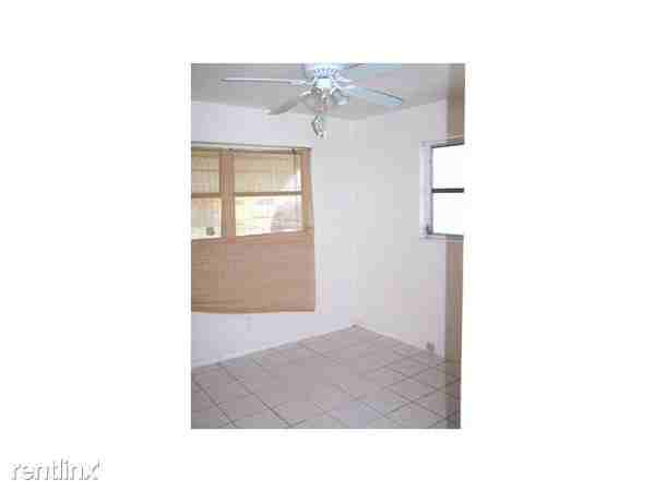 404 SW 5th Ave - Photo 2 of 7