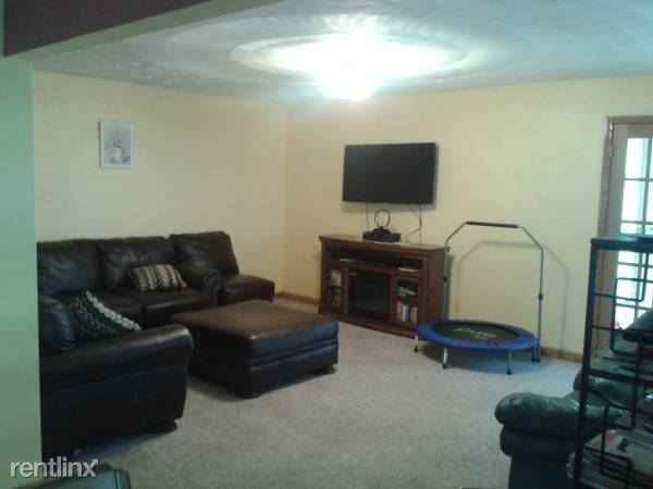 22 Woodland Ln - Photo 3 of 61