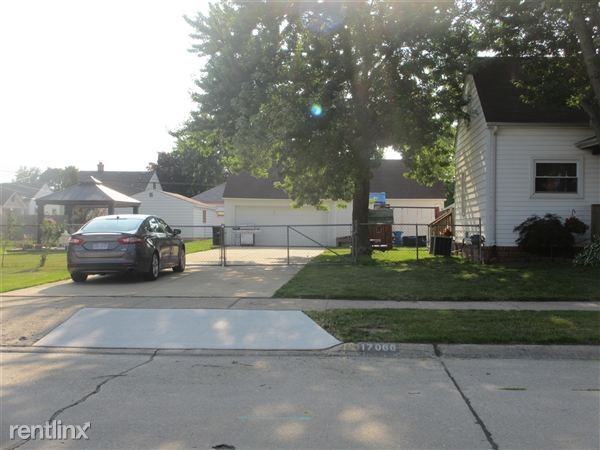 17066 Smith St - Photo 3 of 13