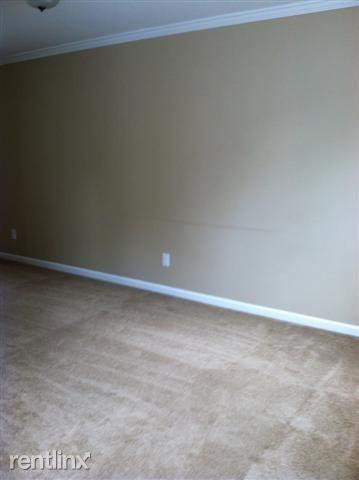 249 Washington St - Photo 3 of 10