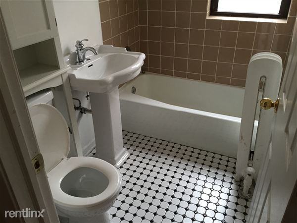 685 W Wrightwood Ave - Photo 3 of 4