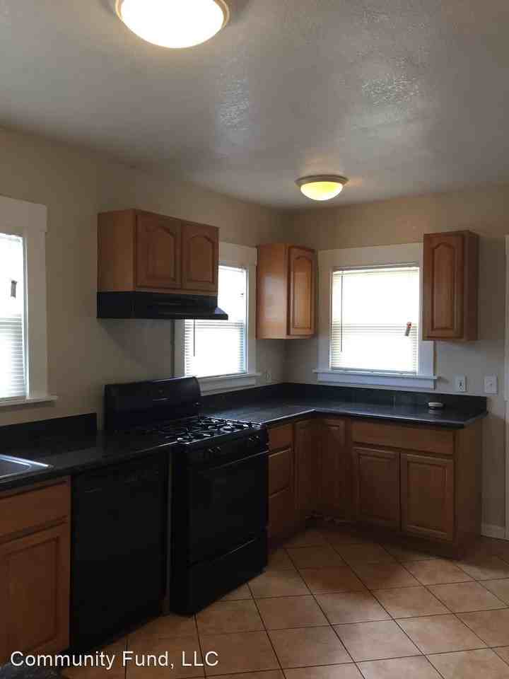 1308 83rd Ave - Photo 3 of 12