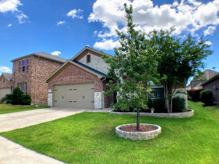 11700 Champion Creek Dr - Photo 2 of 29