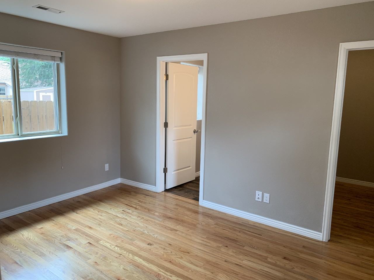 720 South Cascade Avenue A - Photo 3 of 6