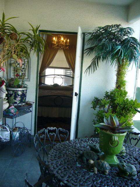 117 1/2 N Kings Rd - Photo 3 of 3