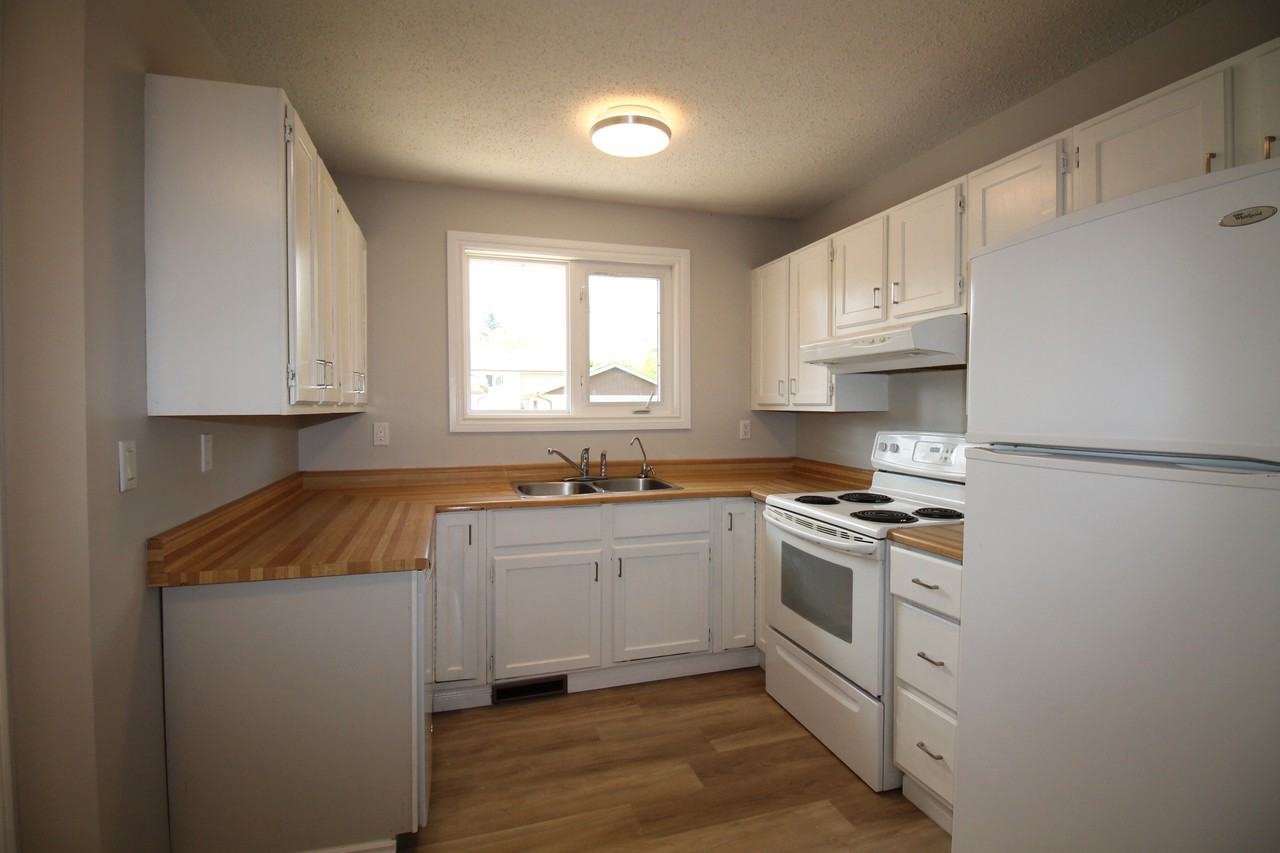 84 Arlington Dr - Photo 2 of 25