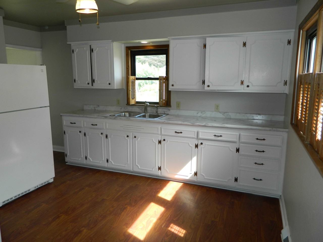 2632 E Walnut St - Photo 3 of 18