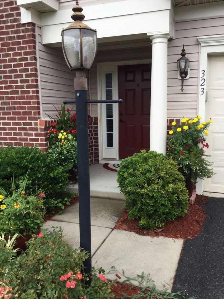 323 Elizabeth Dr - Photo 3 of 43