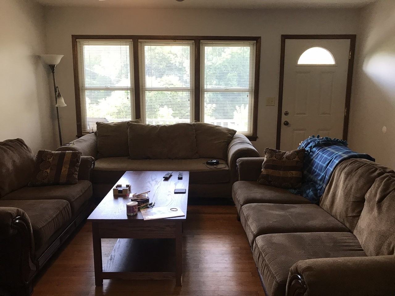 328 North Riverside Drive - Photo 2 of 16