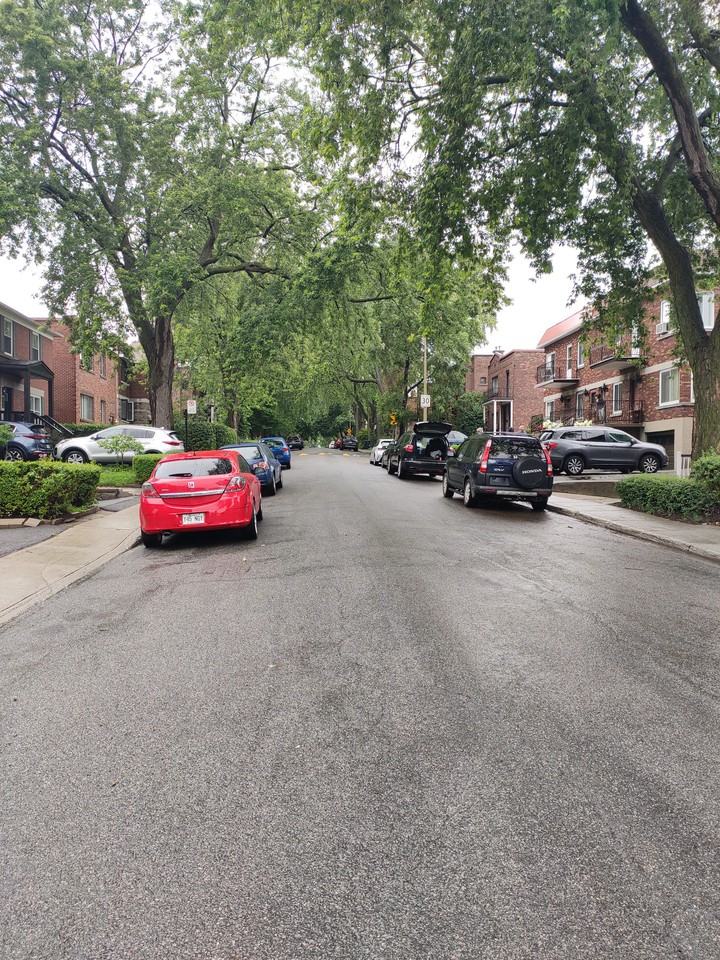 2370 Avenue de Mayfair, Montréal, QUÉBEC H4B 2C8 1 Bedroom Apartment