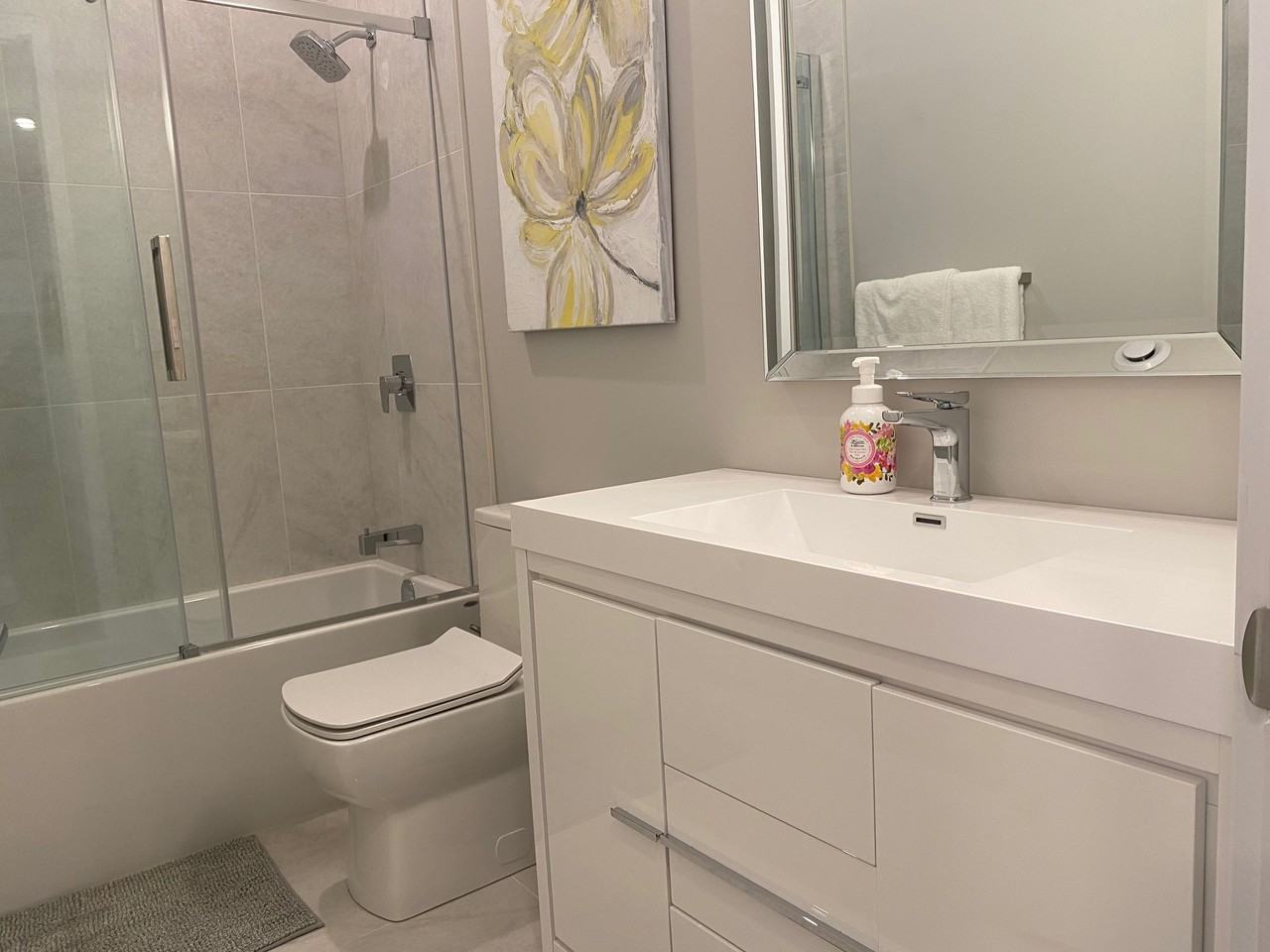 1007 Connaught Avenue Unit B - Photo 2 of 10