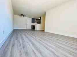 featured image of 6943 Hazeltine Ave #12