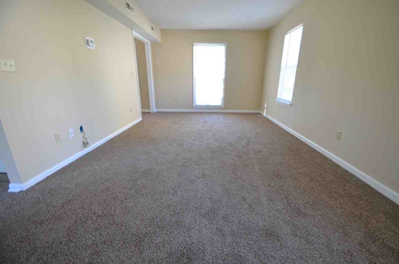 120 Saxton Ct - Photo 3 of 13