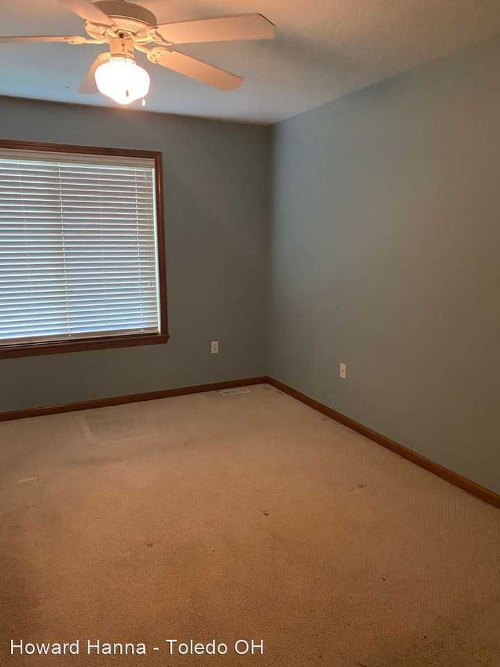 552 Crystal Lake Dr - Photo 3 of 8