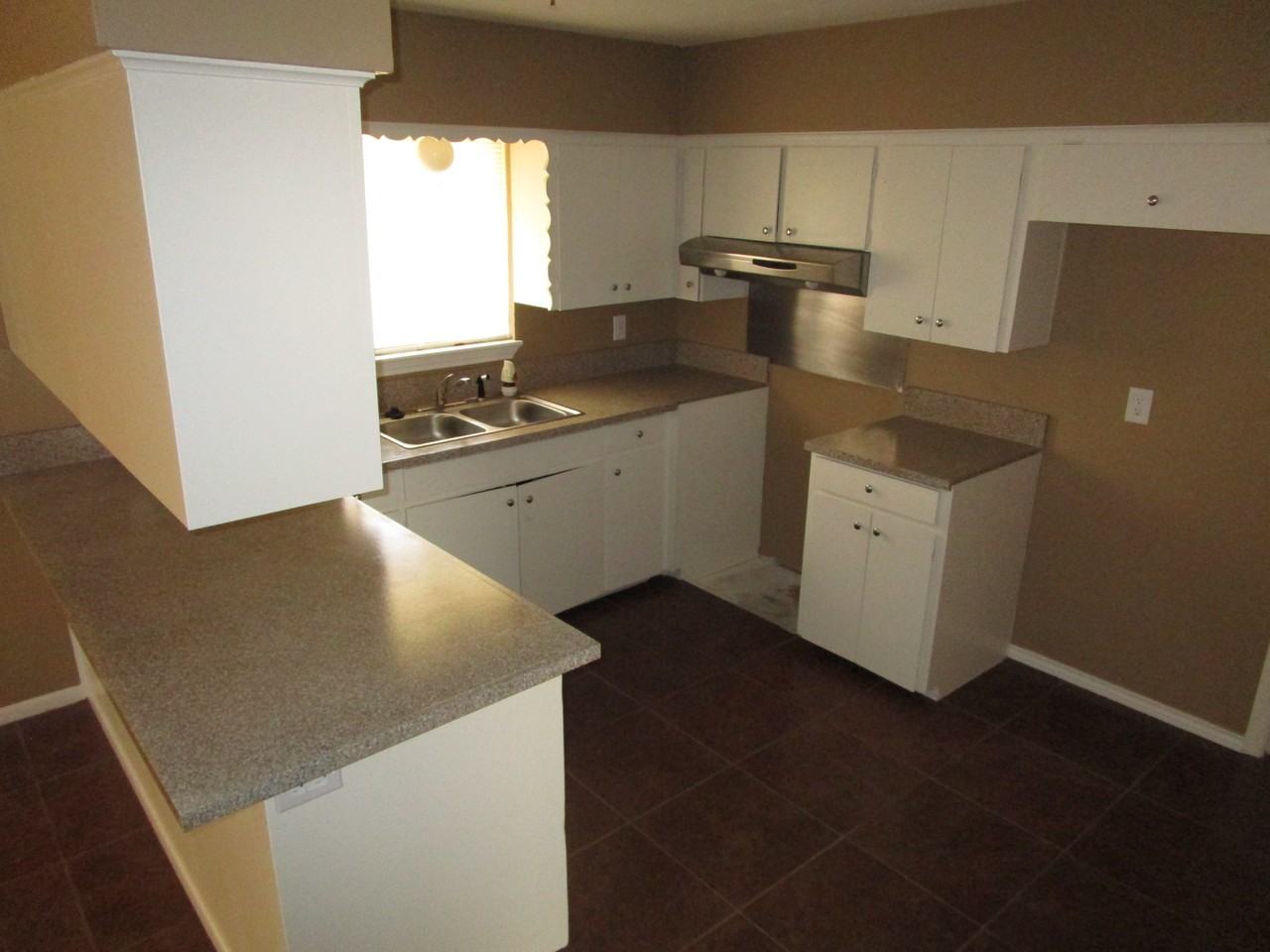 641 Calcutta Dr - Photo 3 of 8