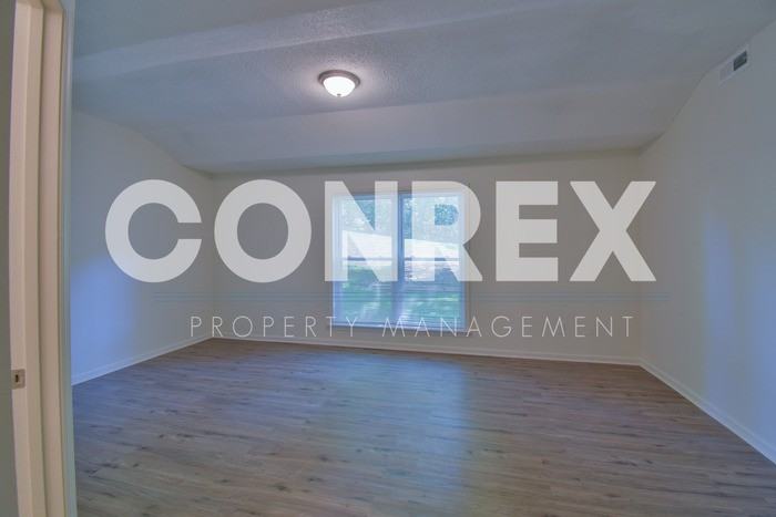 4804 Eastern Hills Ln - Photo 3 of 8