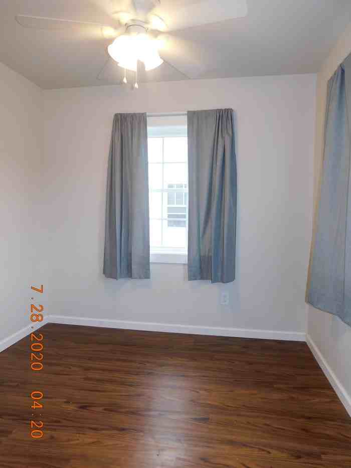 212 N Madison Rd - Photo 3 of 12