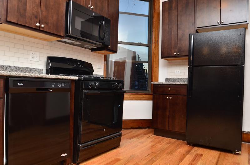 1876 North Sheffield - Photo 3 of 15