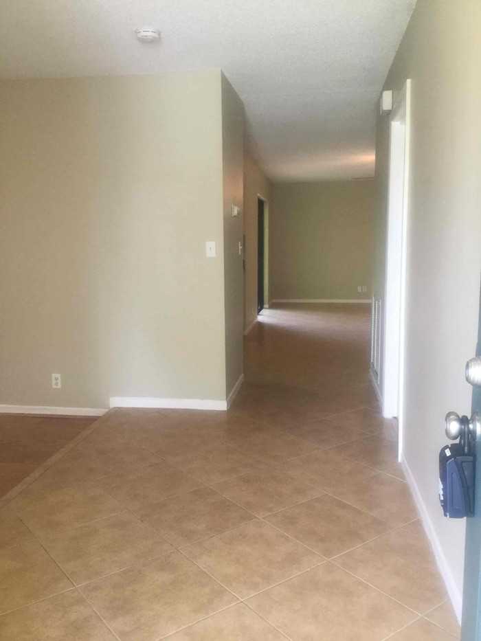 219 Bilbao St - Photo 2 of 24