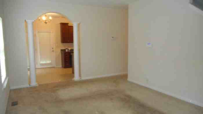 625 S Torrence St - Photo 3 of 12