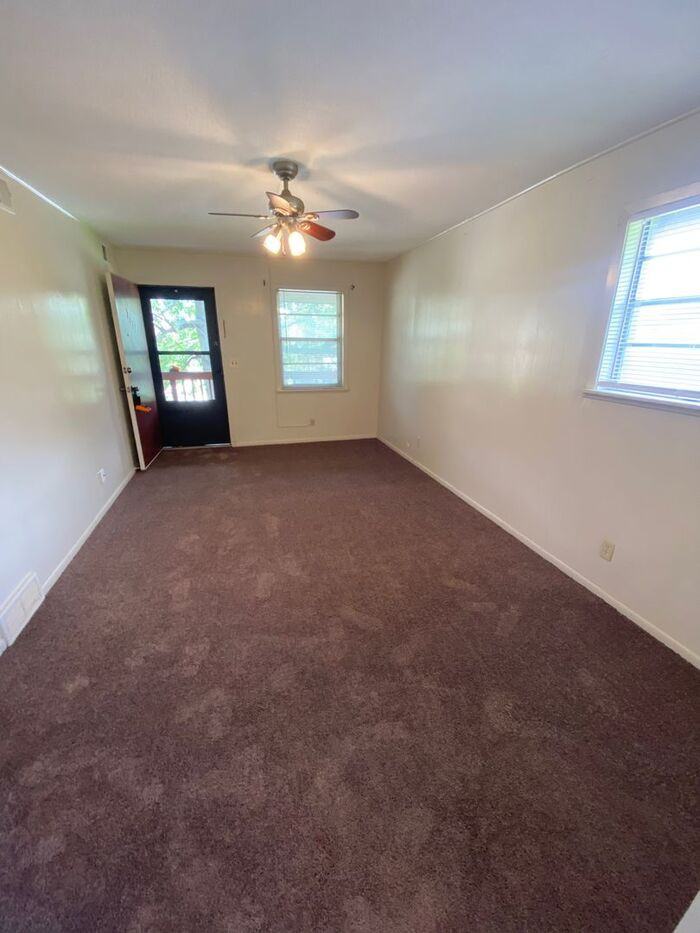 3514 S Lynn St - Photo 3 of 13