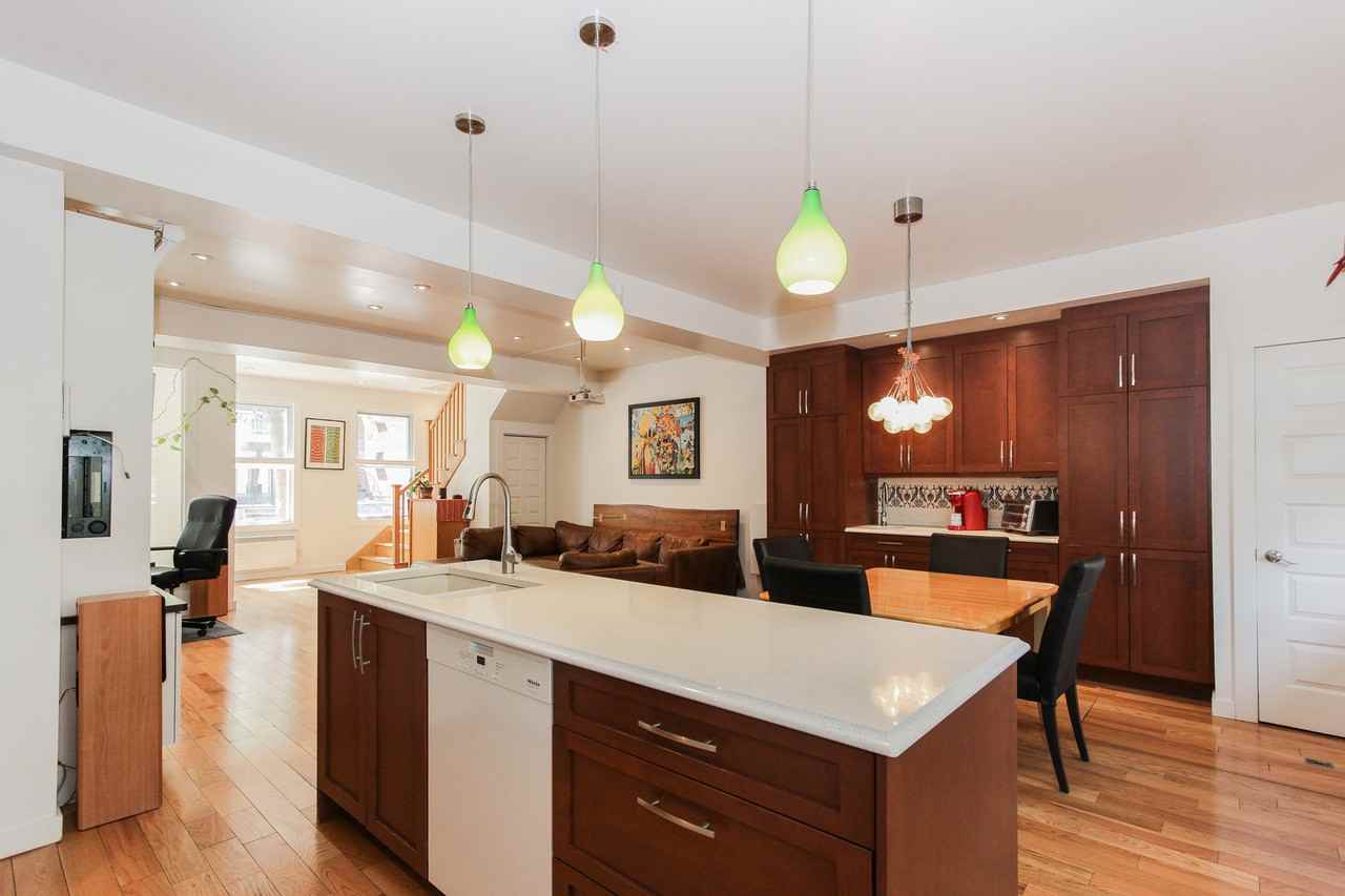 2477 Rue Quesnel, Montréal, QC H3J 1G6 3 Bedroom Apartment for Rent PadMapper