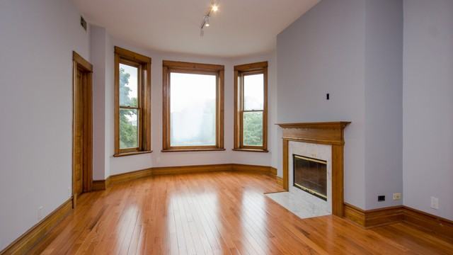 1301 W Addison St #2 - Photo 3 of 28