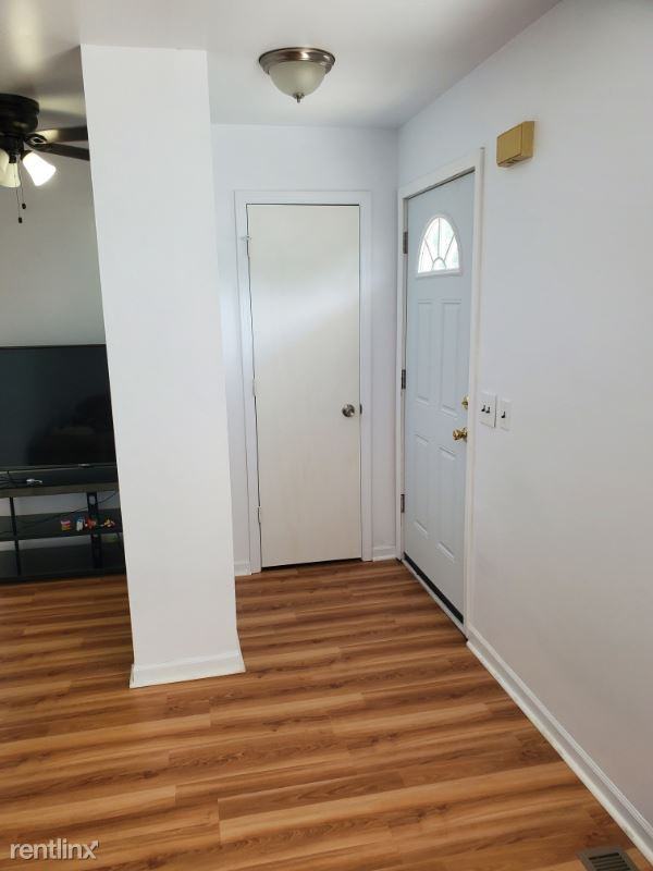 11560 Fowlerville Rd - Photo 3 of 26