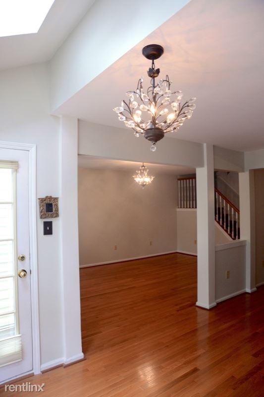 409 Greenwich Ct - Photo 3 of 19