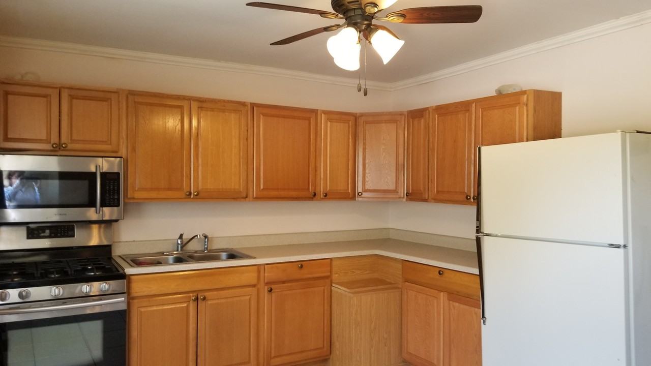 1764 N Oakland Ave - Photo 2 of 5