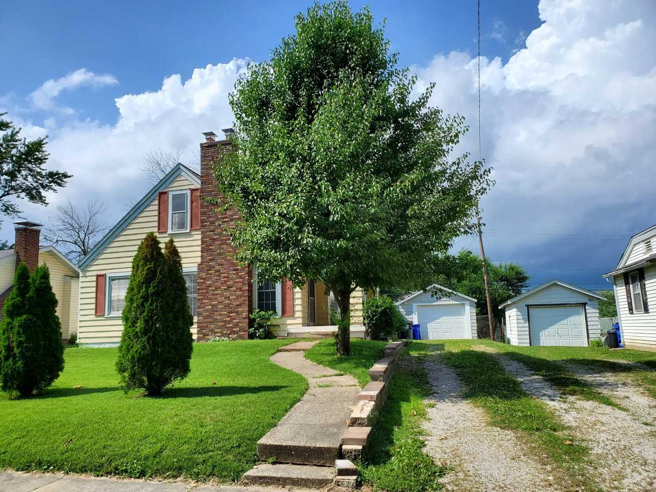 748 W Hazel Ave - Photo 3 of 10